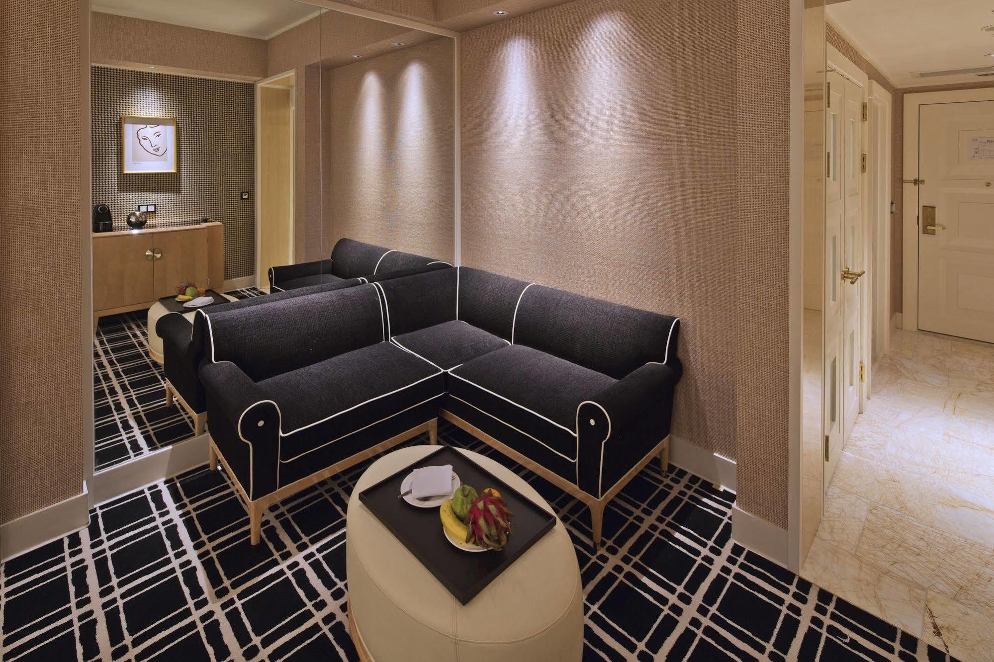 The Lin Hotel Taichung Exterior foto A suite at the Ritz-Carlton, Hong Kong