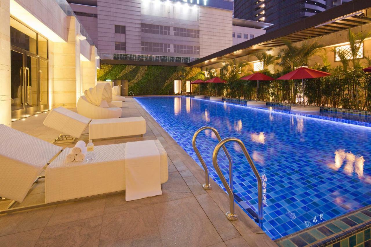 The Lin Hotel Taichung Exterior foto The swimming pool at the hotel